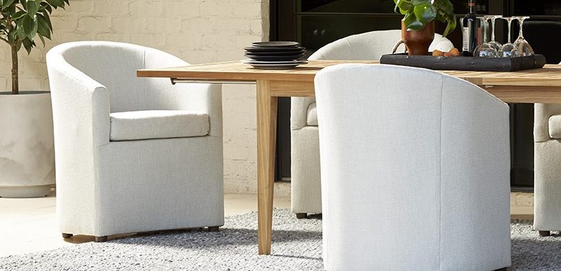 La Jolla 84-122" Extendable Rectangle Dining Table w/Optional Umbrella Hole